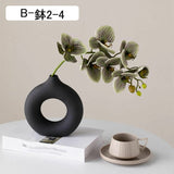 Doughnut-Shaped Ceramic Flower Vase – Modern Decorative Home Accent.